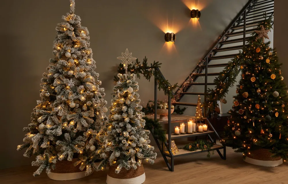 Hot Black Box Trees Verlichte Kerstboom Millington (H215 X O109 Cm)