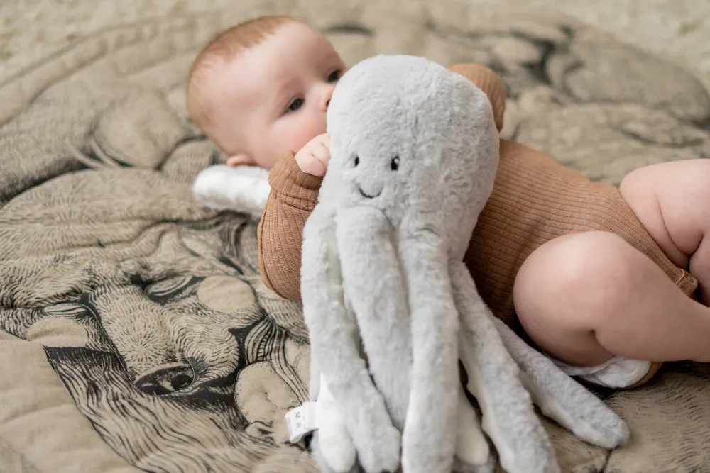 Hartslagknuffel Olly Octopus Grijs - Knuffel 24 Cm|Flow Amsterdam Sale